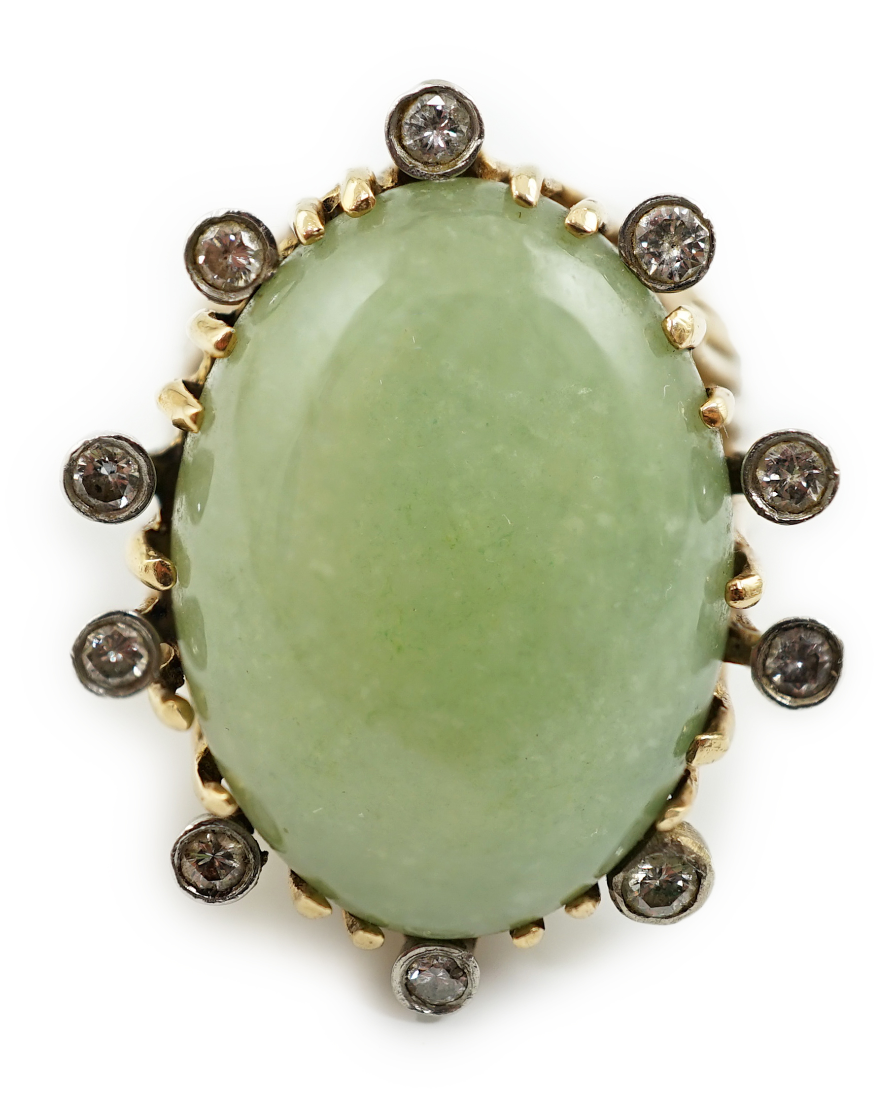 A modern yellow metal and single stone cabochon jade set ring